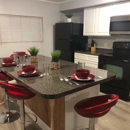 Large Home Accommodates Up To 15 In Niagara Falls Usa